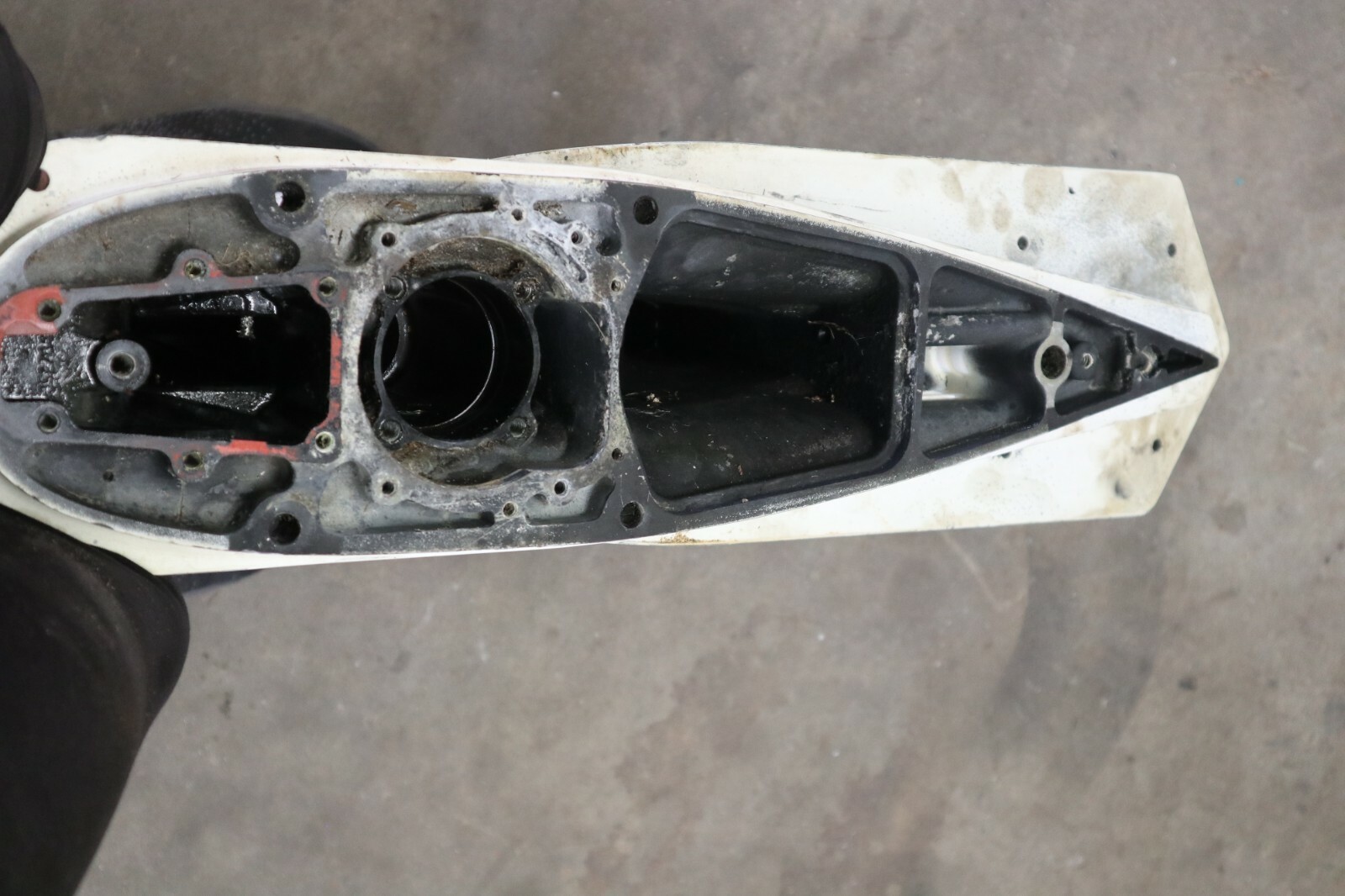 439972 OMC Evinrude Johnson V4 & V6 Gear Case - Image 12