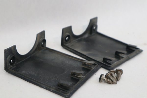 OEM MERCURY 2.5 XRI 6 CYLINDER CYL OUTBOARD 150 200  HP  LOWER MOUNT COVERS SET  USED - Image 6