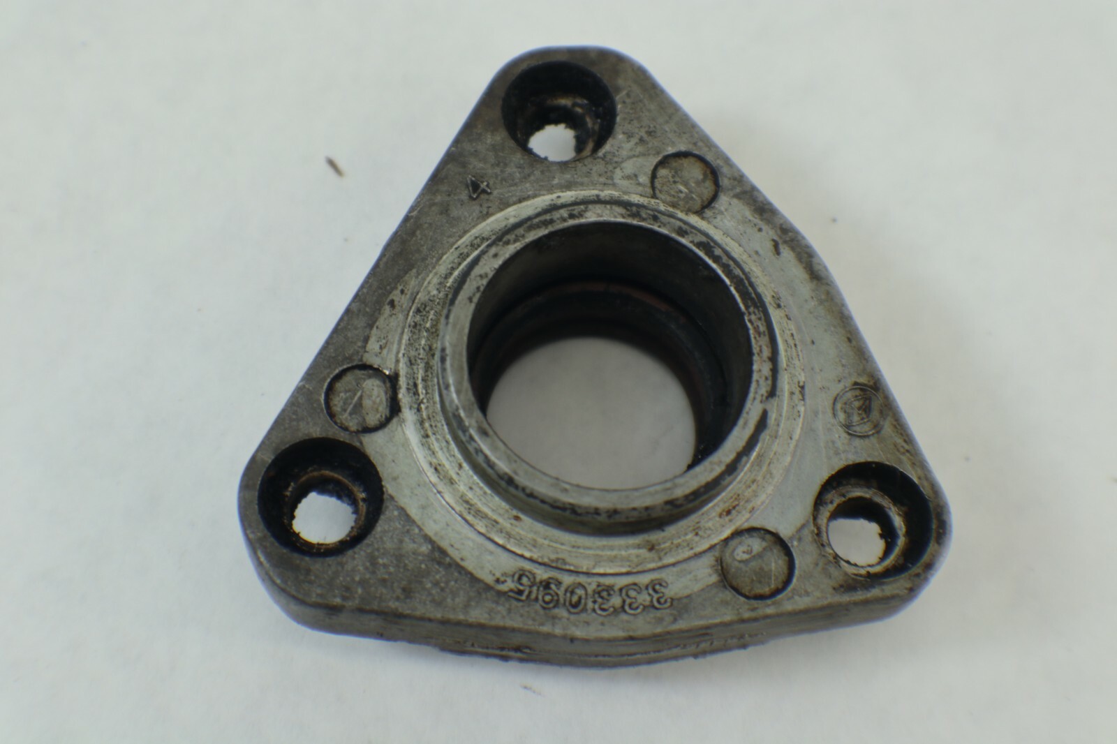 333095 398050 JOHNSON EVINRUDE CRANKCASE HEAD AND SEAL 20 25 28 30 35