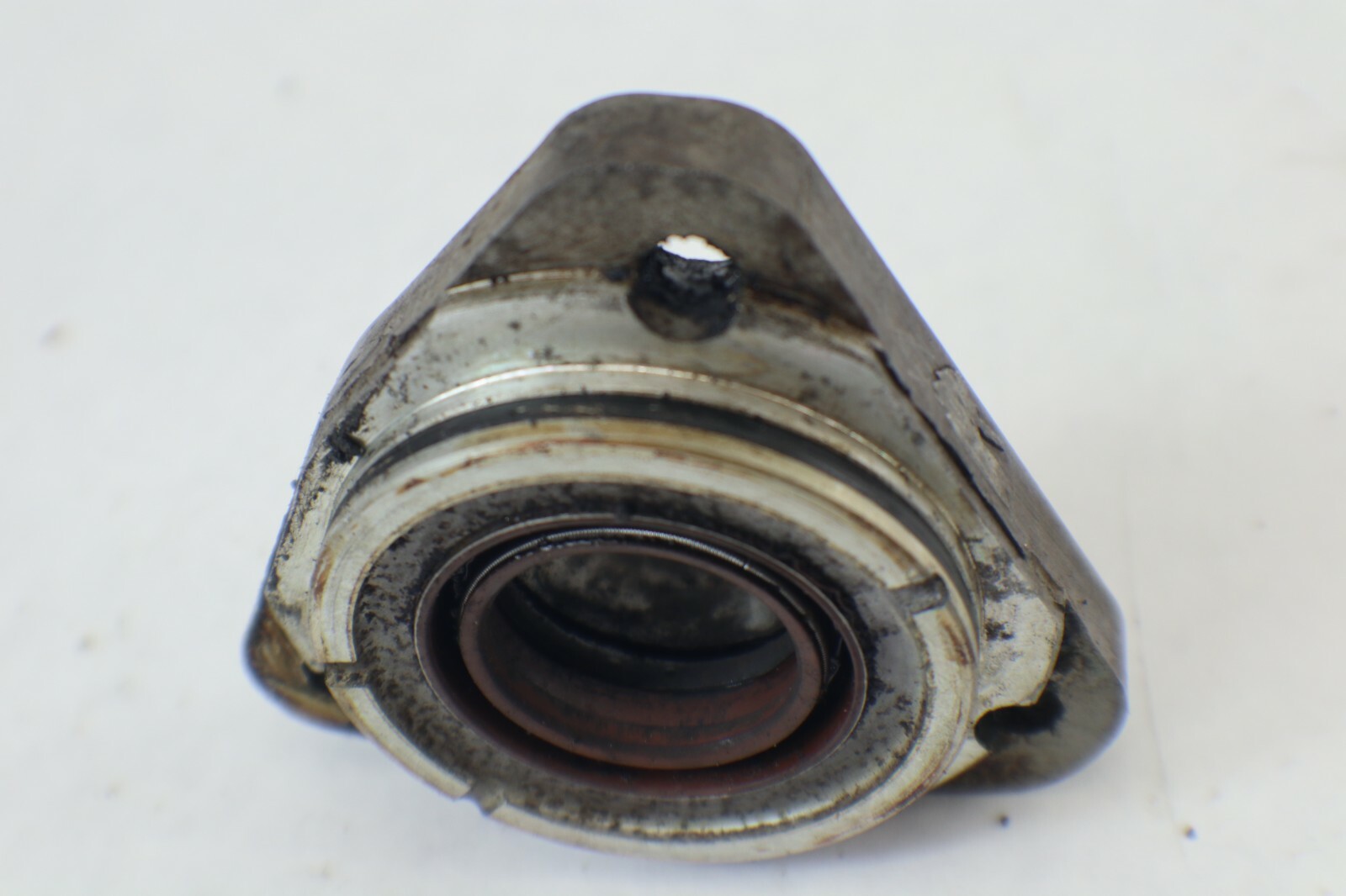 333095 398050 JOHNSON EVINRUDE CRANKCASE HEAD AND SEAL 20 25 28 30 35 - Image 8