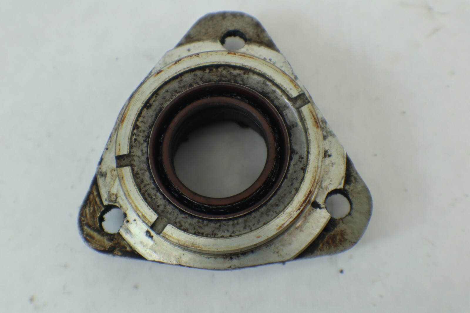 333095 398050 JOHNSON EVINRUDE CRANKCASE HEAD AND SEAL 20 25 28 30 35 - Image 11