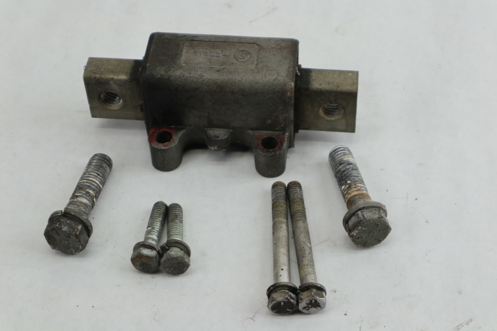 1977 JOHNSON 85HP 85ETLR77S EVINRUDE OUTBOARD DRIVESHAFT HOUSING MOUNT 318224 - Image 4