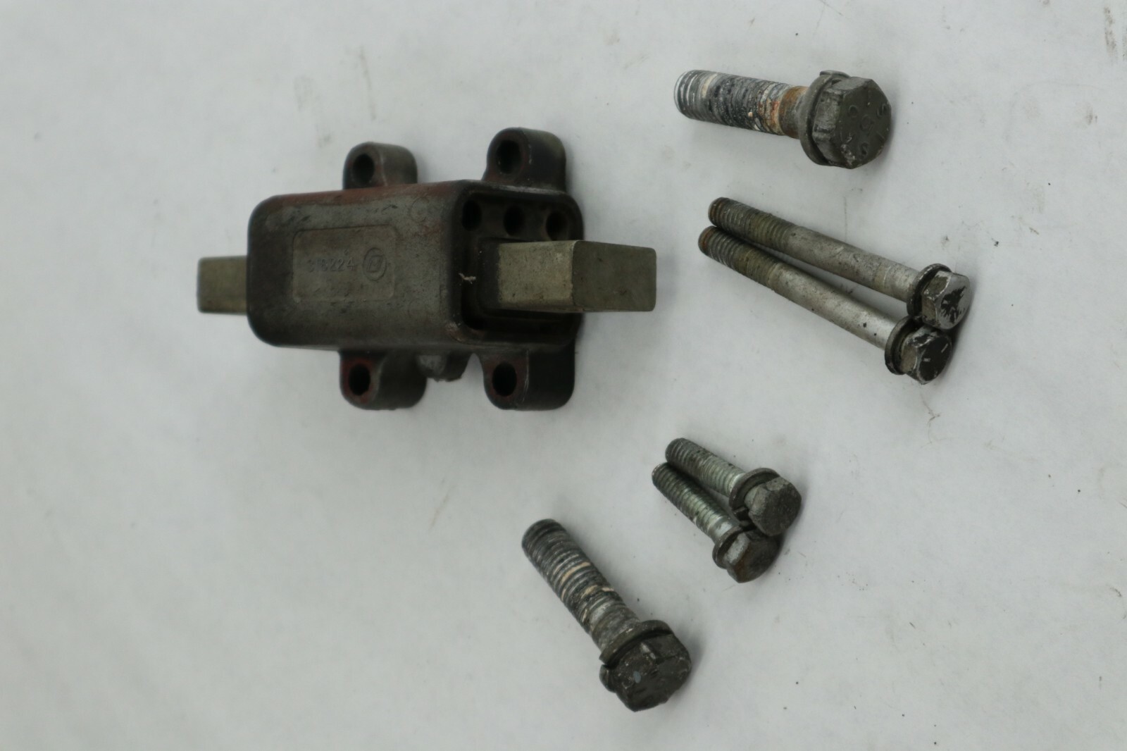 1977 JOHNSON 85HP 85ETLR77S EVINRUDE OUTBOARD DRIVESHAFT HOUSING MOUNT 318224 - Image 6