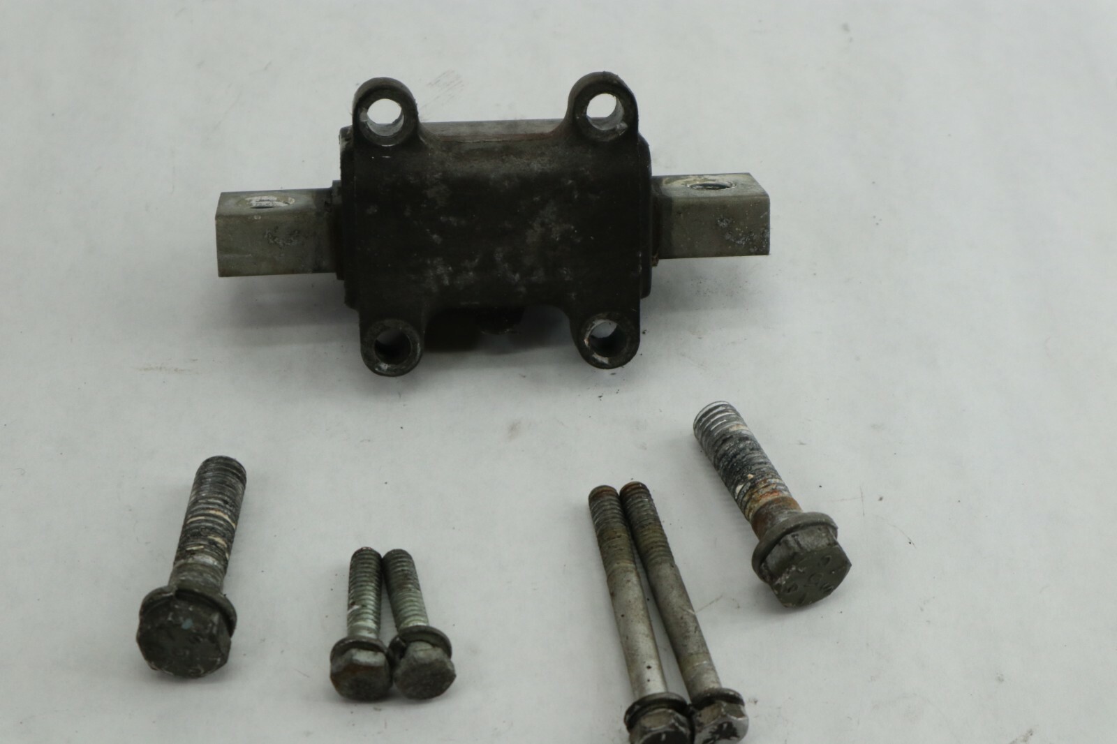 1977 JOHNSON 85HP 85ETLR77S EVINRUDE OUTBOARD DRIVESHAFT HOUSING MOUNT 318224 - Image 8