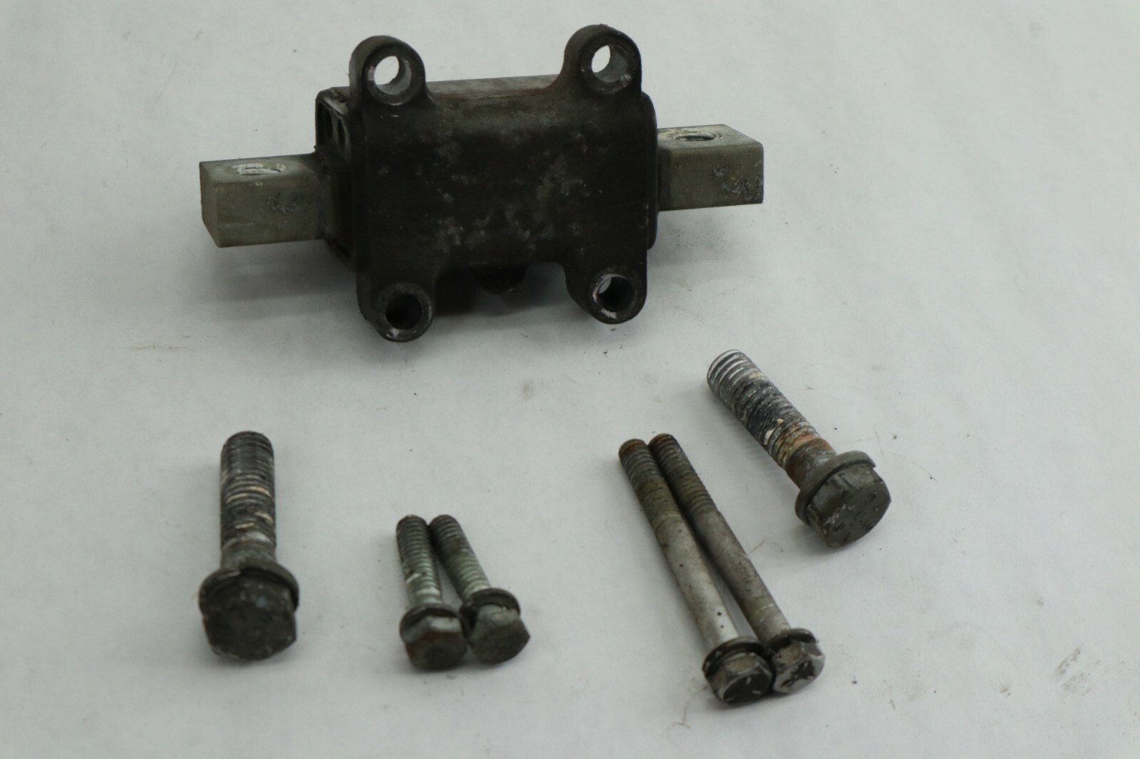 1977 JOHNSON 85HP 85ETLR77S EVINRUDE OUTBOARD DRIVESHAFT HOUSING MOUNT 318224 - Image 9