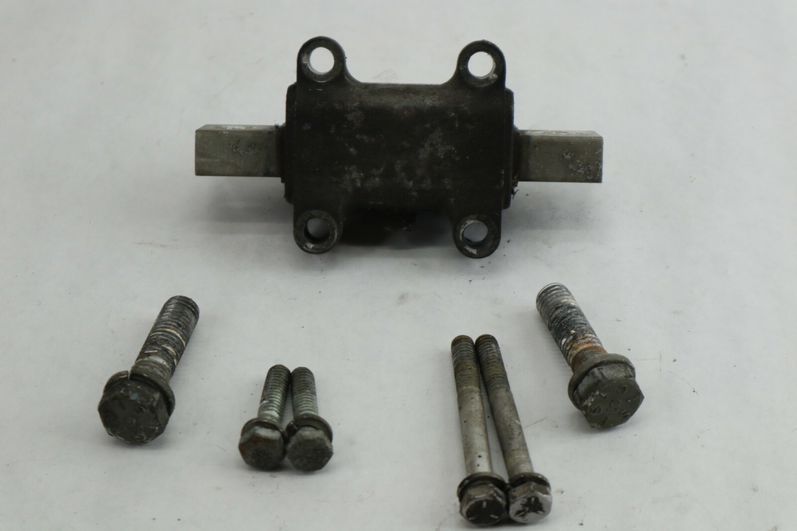 1977 JOHNSON 85HP 85ETLR77S EVINRUDE OUTBOARD DRIVESHAFT HOUSING MOUNT 318224 - Image 10