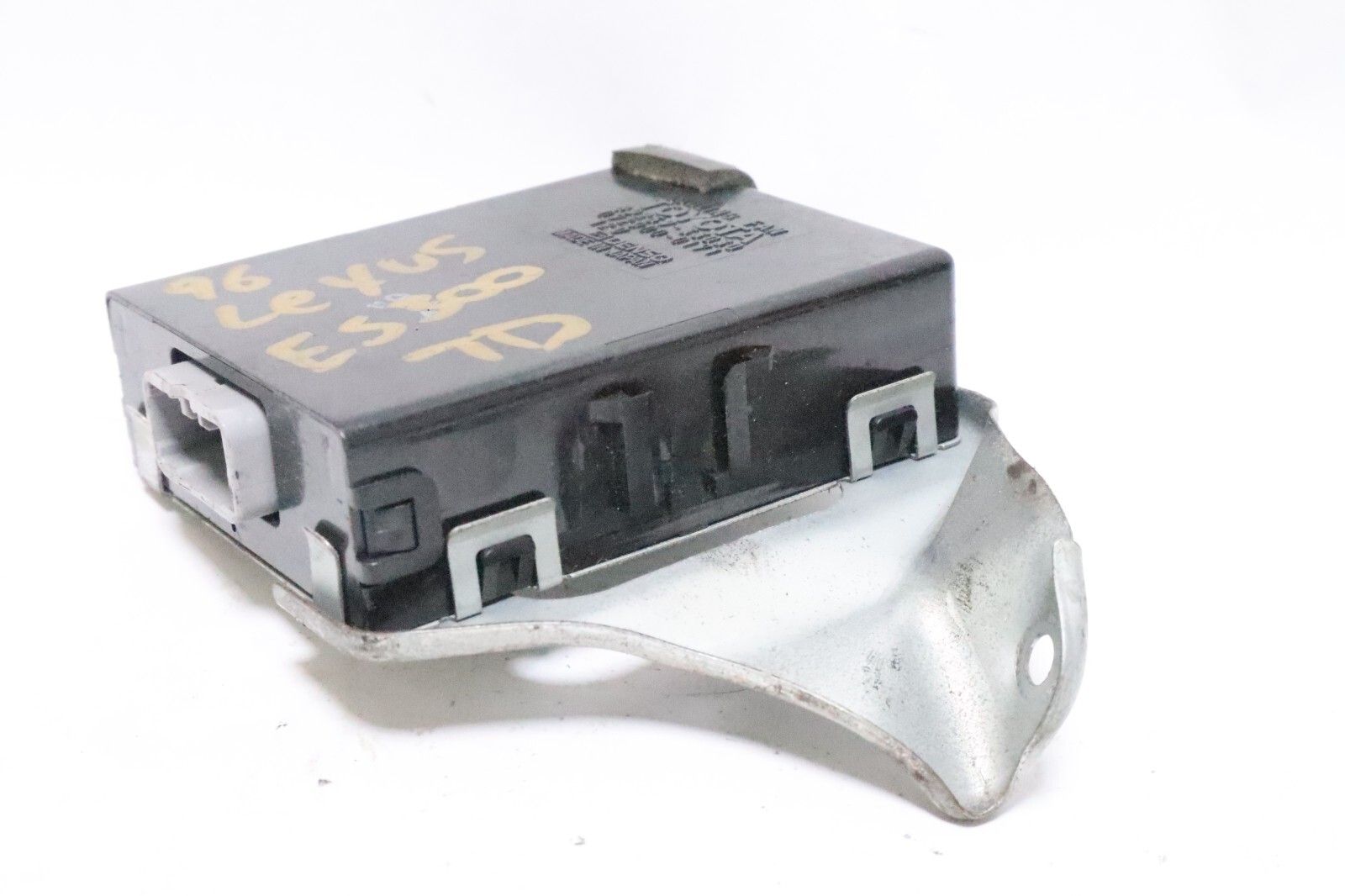 1994-1996 LEXUS ES300 COOLING FAN MODULE 89257-33030 OEM NS509186 - Image 2