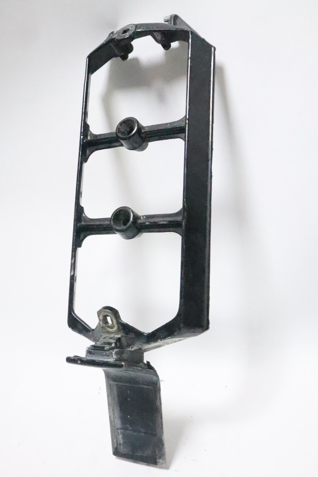MARINER 50HP 3-CYL REAR COWL SUPPORT BRACKET 74510A2 MERCURY OUTBOARD MOTOR - Image 4