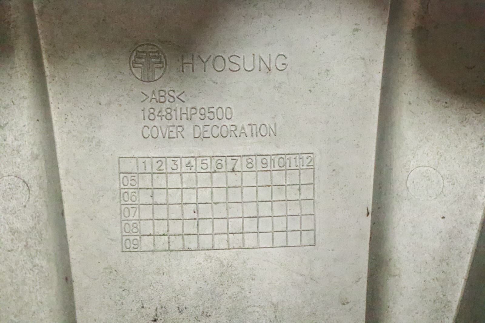 06-08 Hyosung Avitar GV 650 Cover 18481HP9500 - Image 8