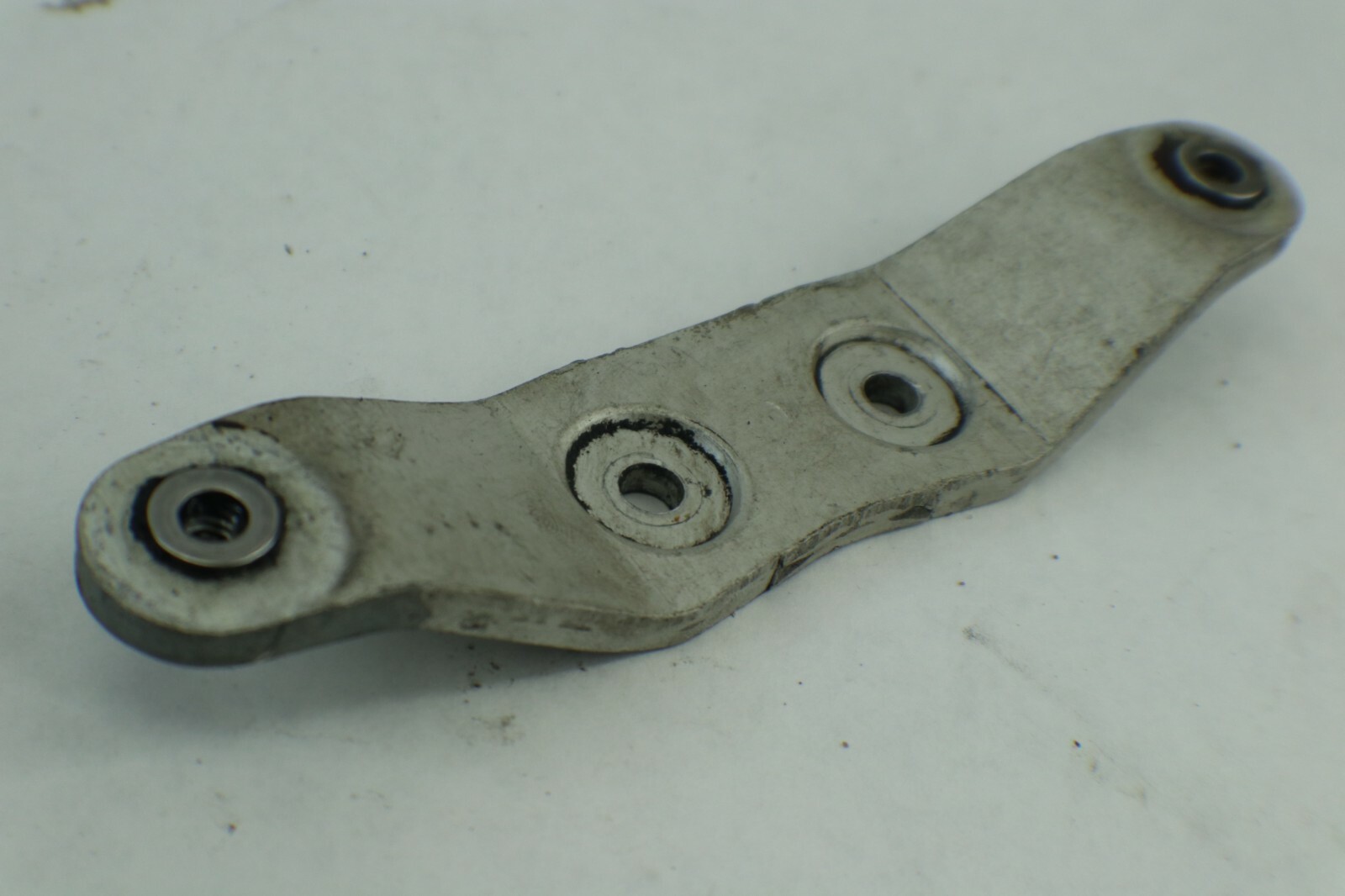 0320410 0325868 Lower Cowl Mount Bracket for Evinrude Johnson Outboard 20-35 Hp - Image 3