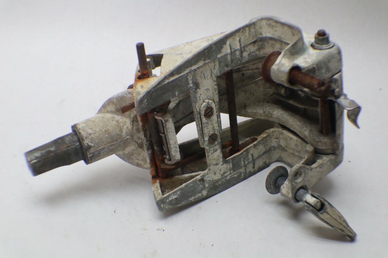 Vintage Gale Outboard 5 HP Vintage transom clamps swivel bracket 5d17bL - Image 7