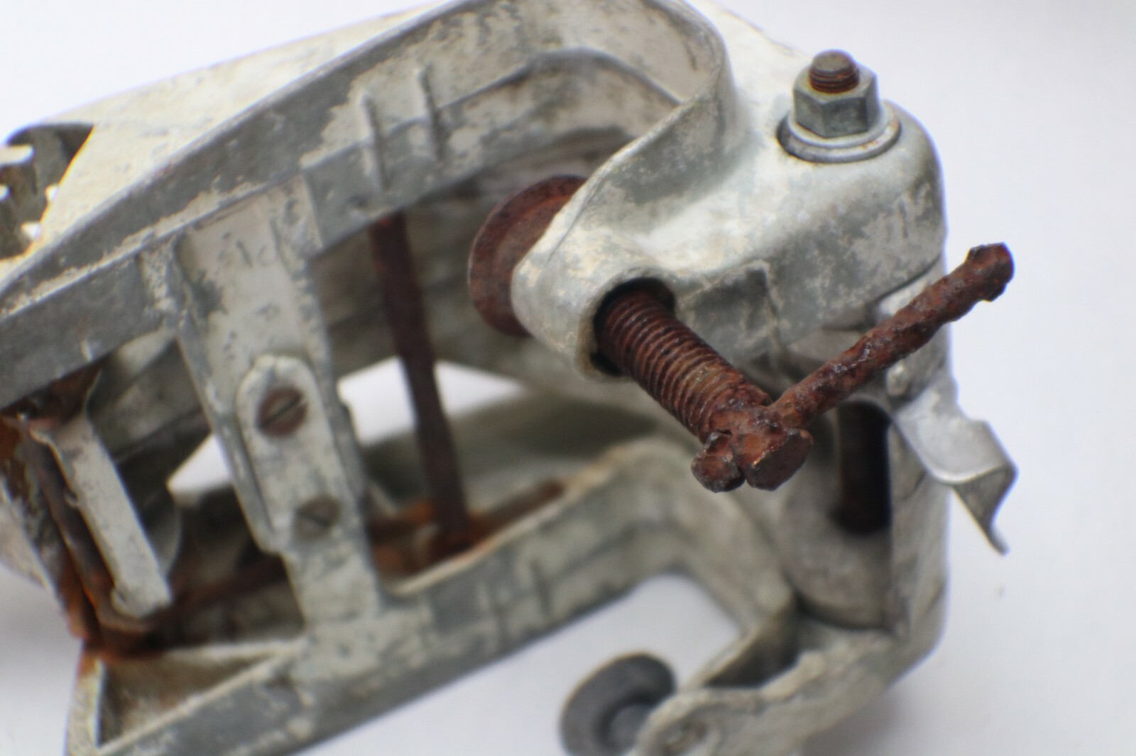 Vintage Gale Outboard 5 HP Vintage transom clamps swivel bracket 5d17bL - Image 9