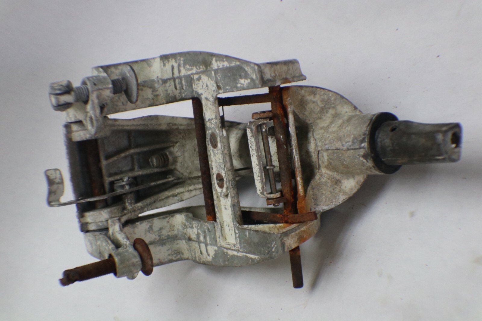 Vintage Gale Outboard 5 HP Vintage transom clamps swivel bracket 5d17bL - Image 10