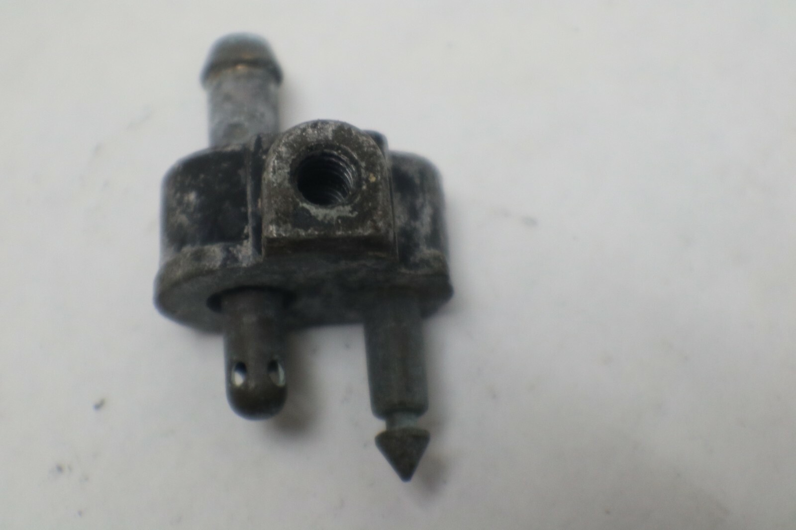 OMC GALE BUCCANEER 5 HP FUEL CONNECTOR 5D17BL - Image 2