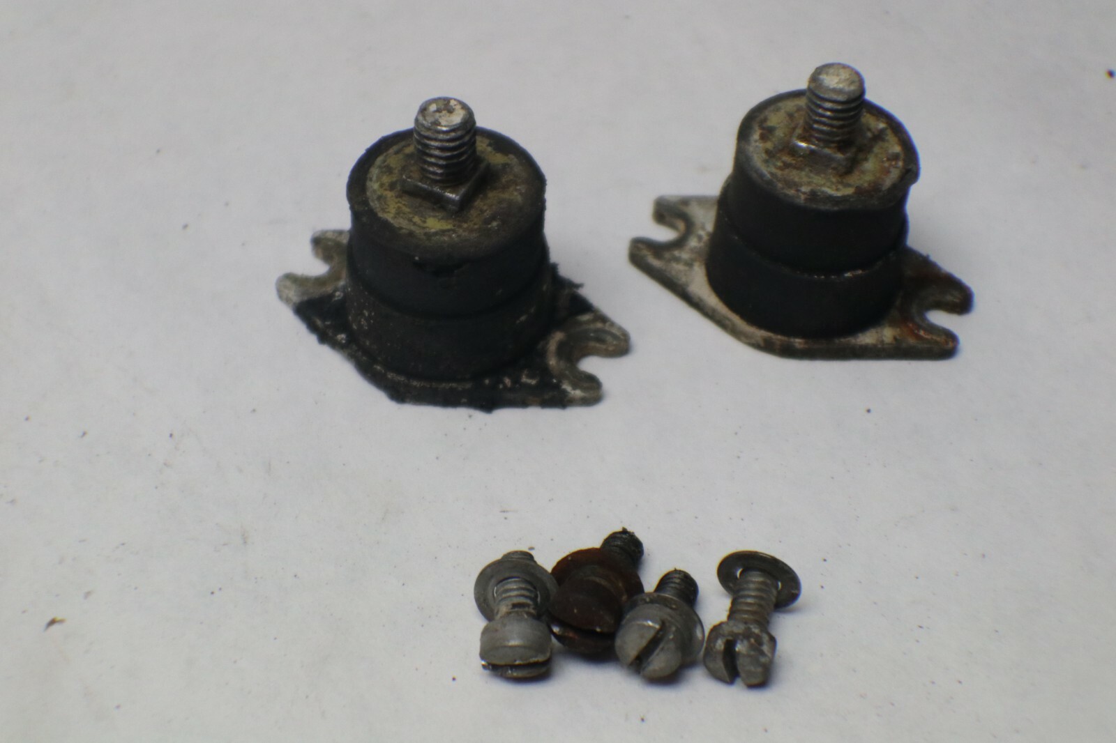 GALE BUCCANEER 5 HP TOP UPPER MOUNTS 5D17BL