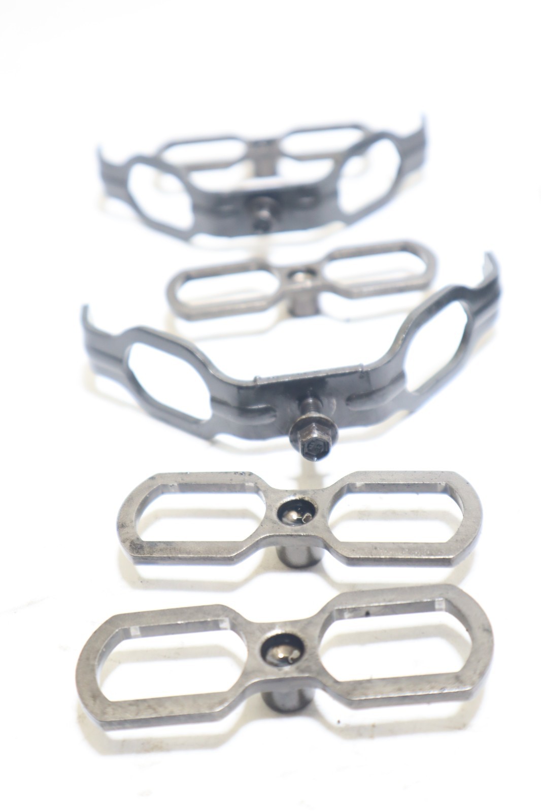 Duramax LIFTER TAPPET HOLD DOWNS 01-16 LB7 LLY LBZ LMM LML OEM SET - Image 3