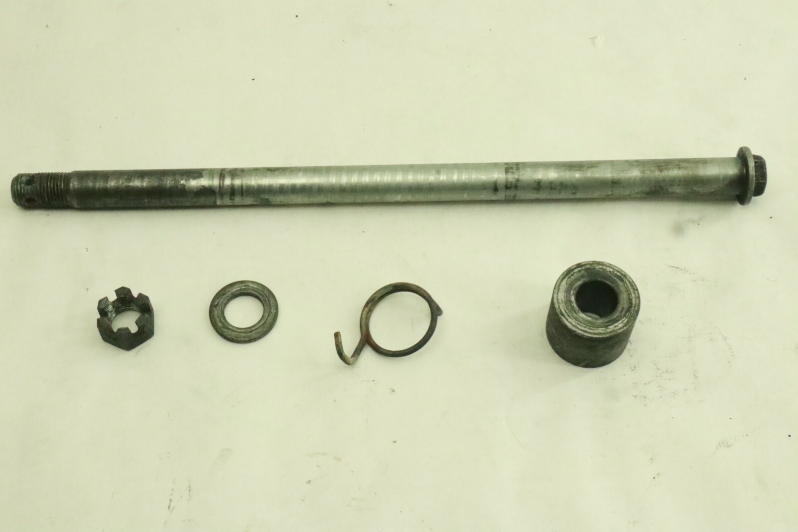 2001 02 03 SUZUKI Volusia VL800 REAR WHEEL AXLE ALSO FITS Boulevard M50 C50