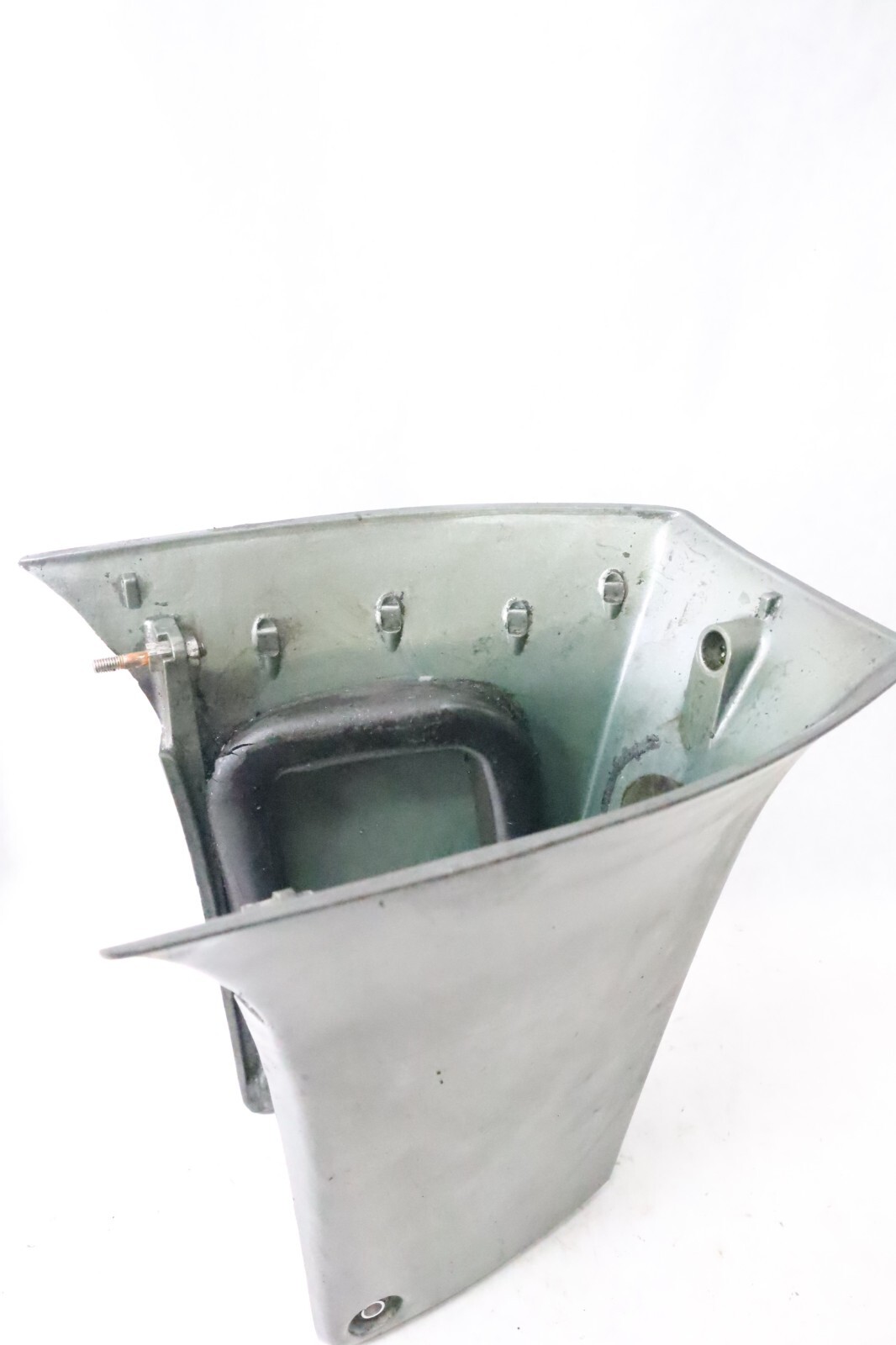 94517M Yamaha Mariner 40HP Outboard Motor Housing Apron Trim Cover OEM 1978-1992 - Image 5