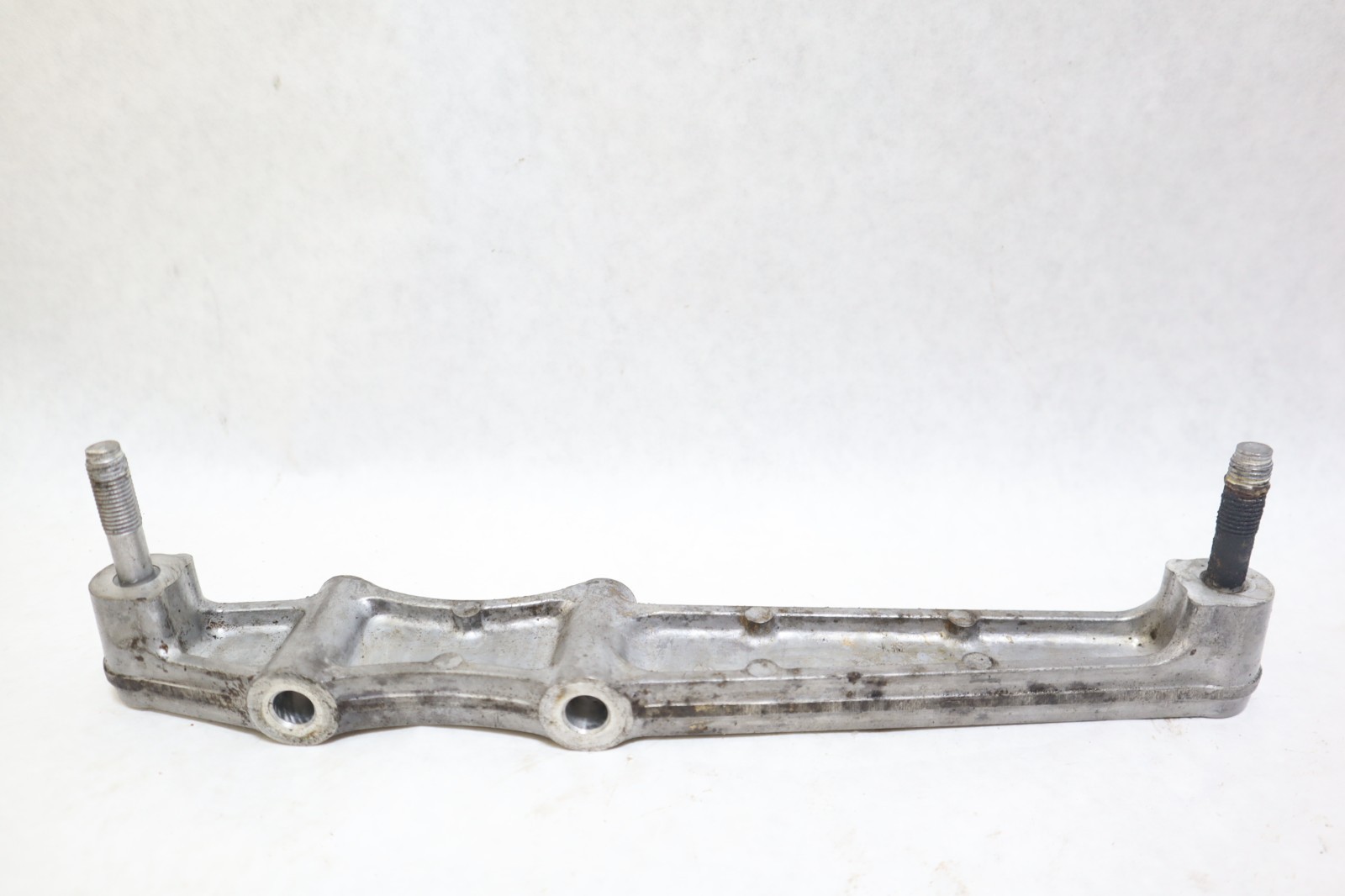 YAMAHA VX110 VX1100 WAVERUNNER OEM OIL COOLER STAY BRACKET MOUNT 6B6-13151-00-94 - Image 3