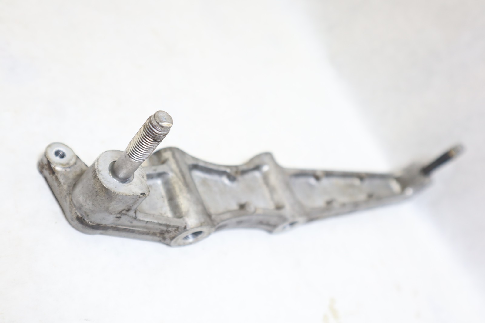 YAMAHA VX110 VX1100 WAVERUNNER OEM OIL COOLER STAY BRACKET MOUNT 6B6-13151-00-94 - Image 4