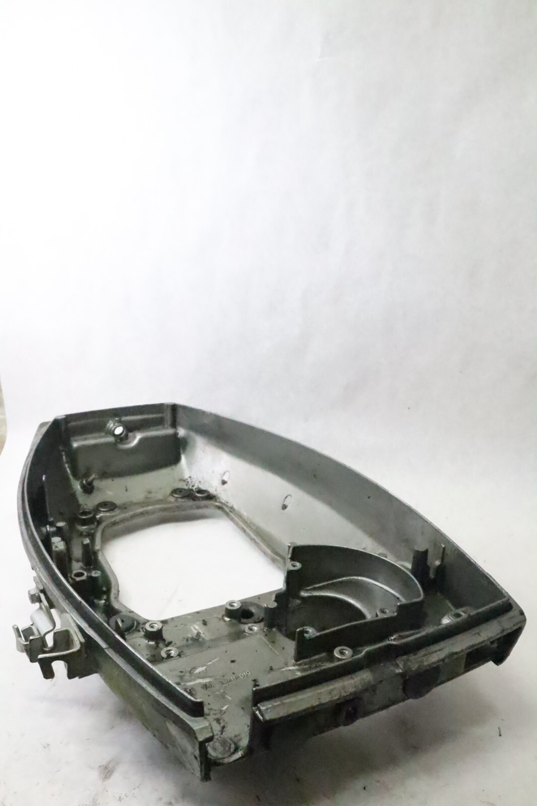 1977-1988 Mariner 40 hp 2168-9382M outboard bottom cowl OEM - Image 8