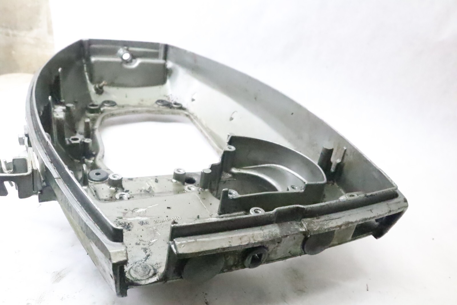 1977-1988 Mariner 40 hp 2168-9382M outboard bottom cowl OEM - Image 9