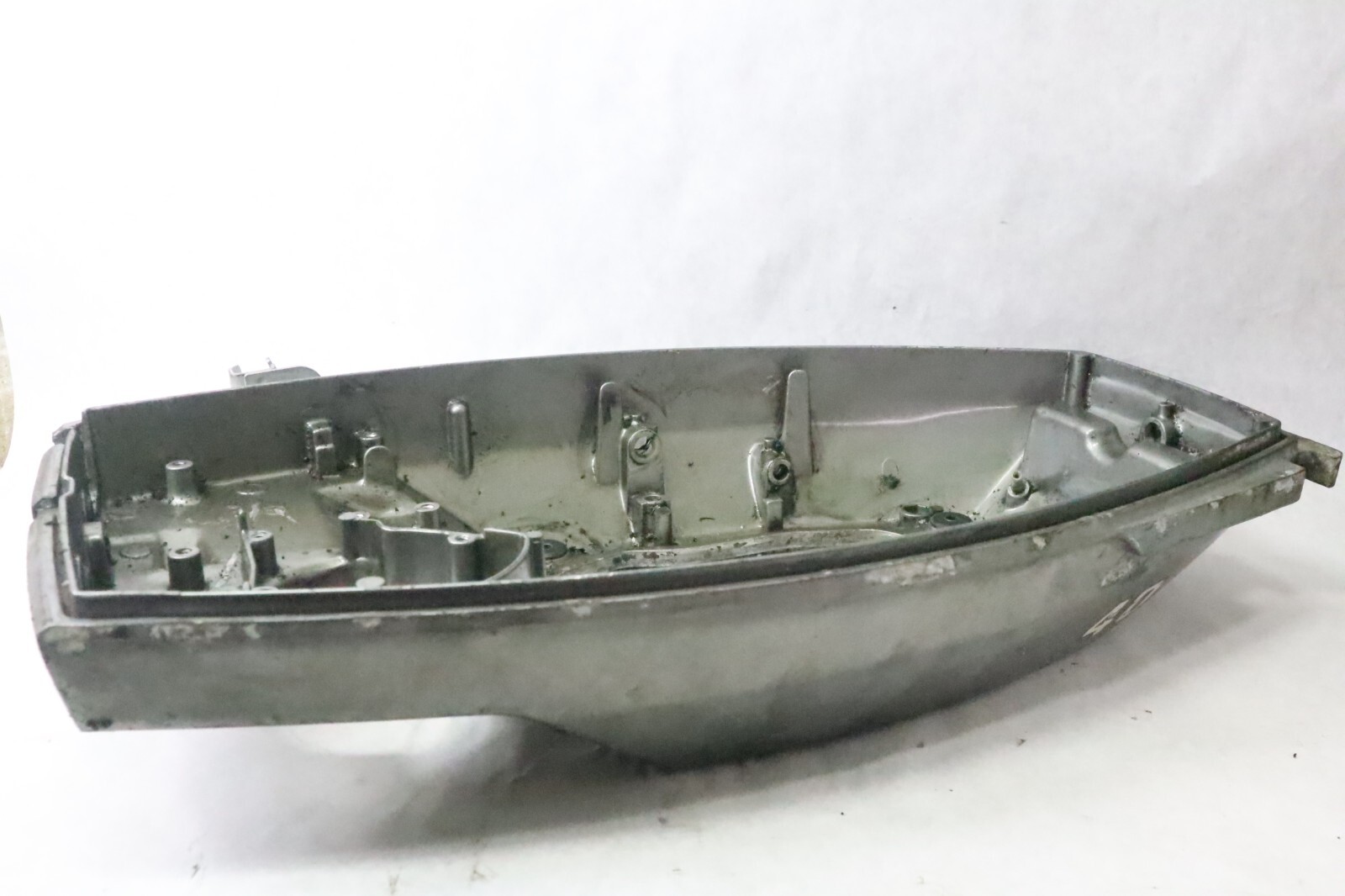 1977-1988 Mariner 40 hp 2168-9382M outboard bottom cowl OEM - Image 10