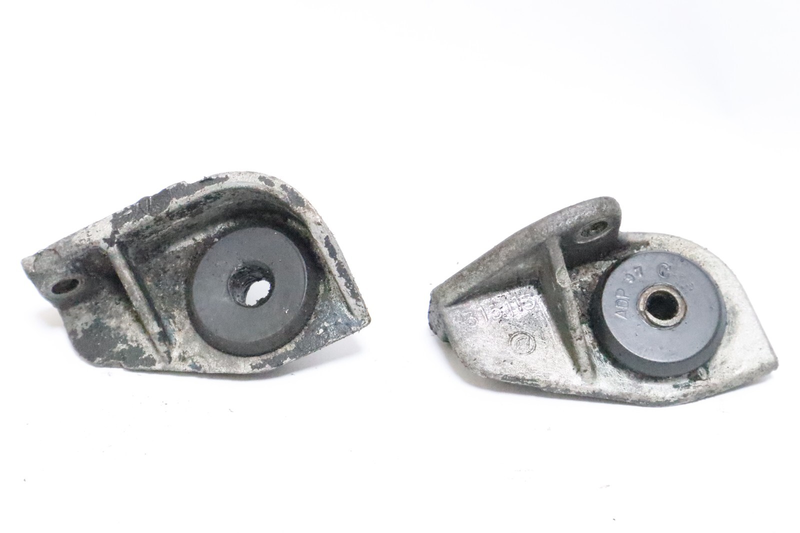 315113 Evinrude Johnson 85-235 Hp Outboard Lower Cowl Rear STBD Support Bracket