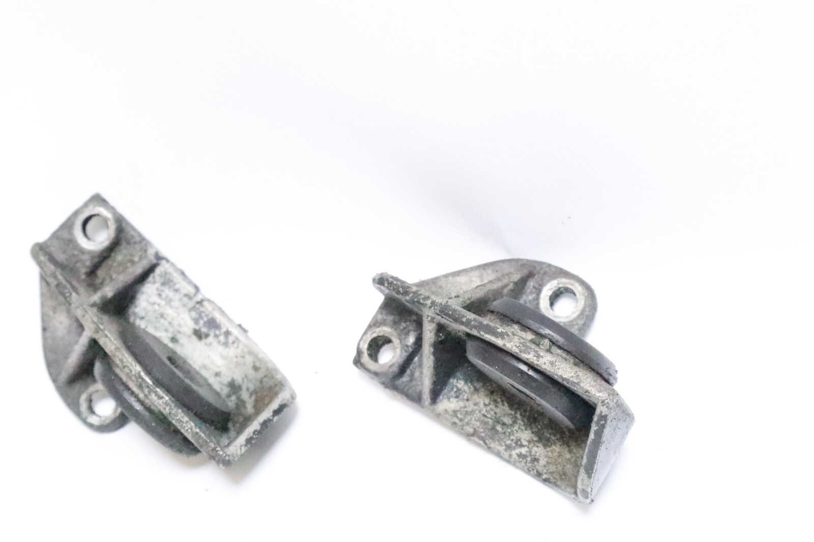 315113 Evinrude Johnson 85-235 Hp Outboard Lower Cowl Rear STBD Support Bracket - Image 4