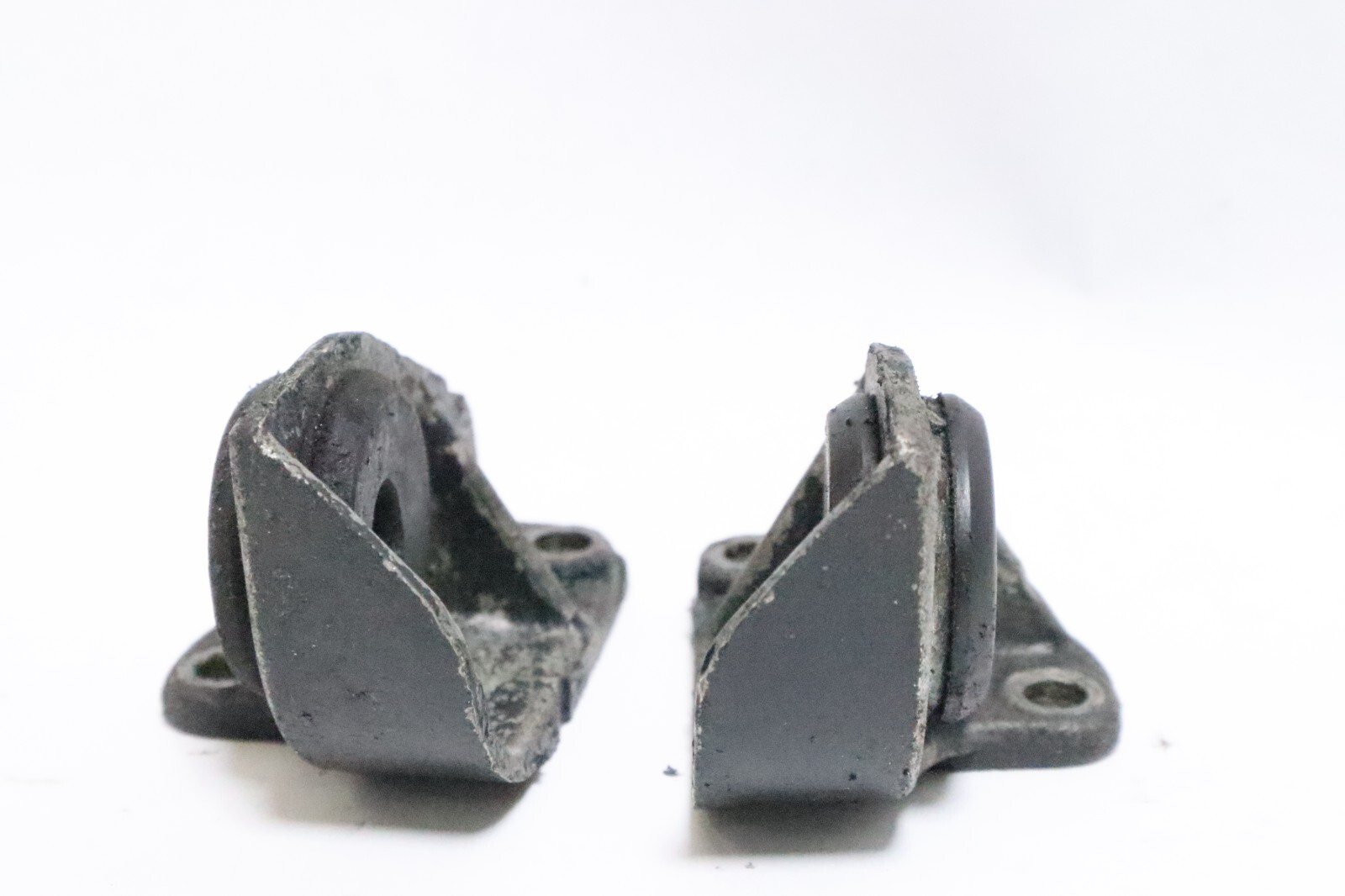 315113 Evinrude Johnson 85-235 Hp Outboard Lower Cowl Rear STBD Support Bracket - Image 5