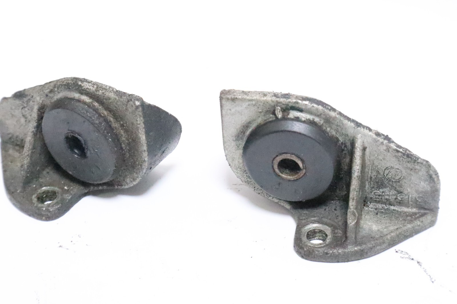 315113 Evinrude Johnson 85-235 Hp Outboard Lower Cowl Rear STBD Support Bracket - Image 6