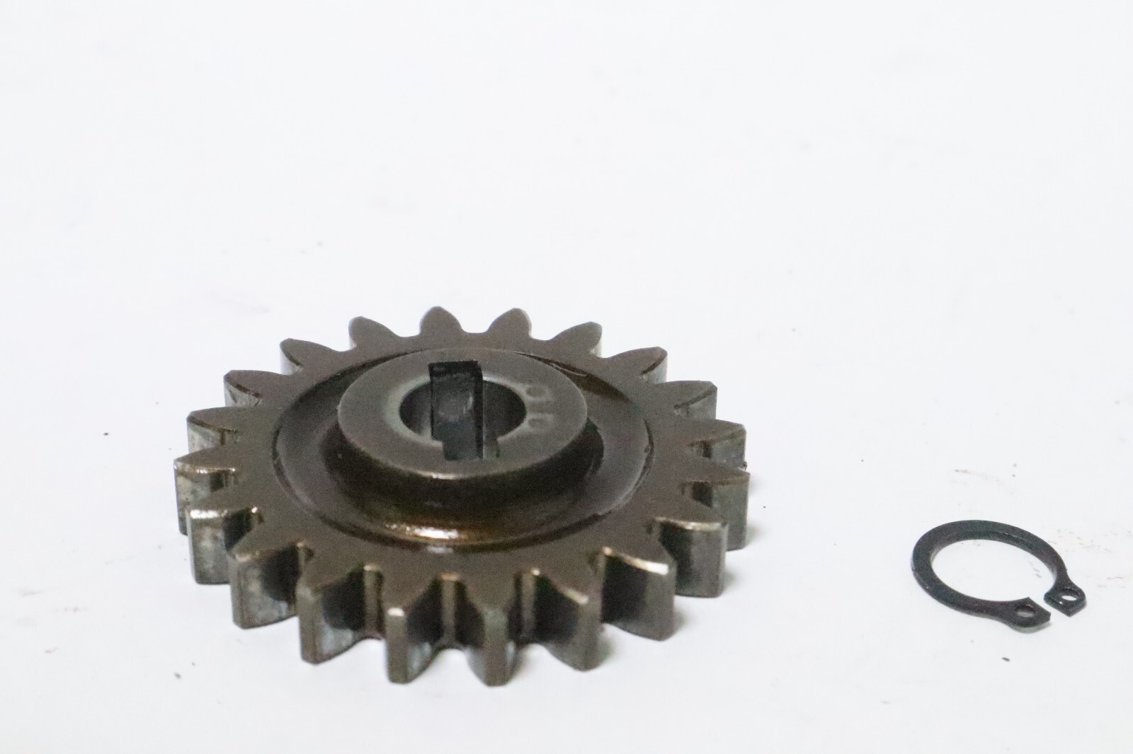 Suzuki Oil Pump DRIVEN GEAR DF 140HP 140 16113-92J11 - Image 6