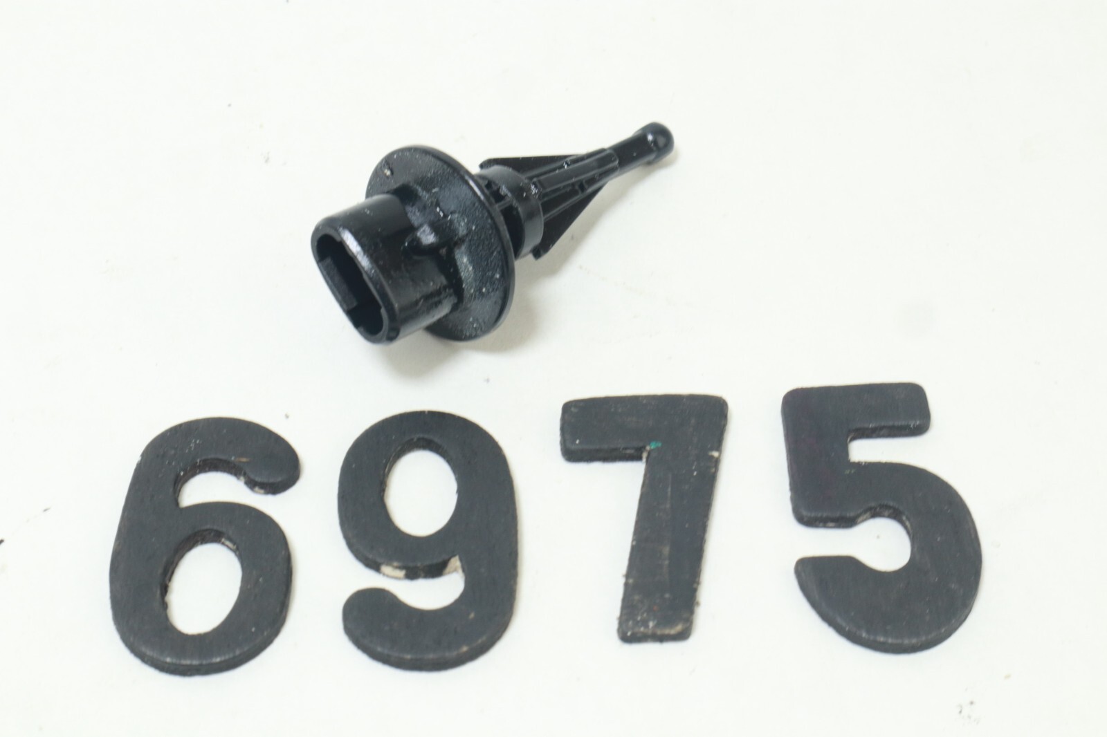 SUZUKI OEM AIR INTAKE TEMPERATURE TEMP SENSOR 13650-52G00 - Image 2
