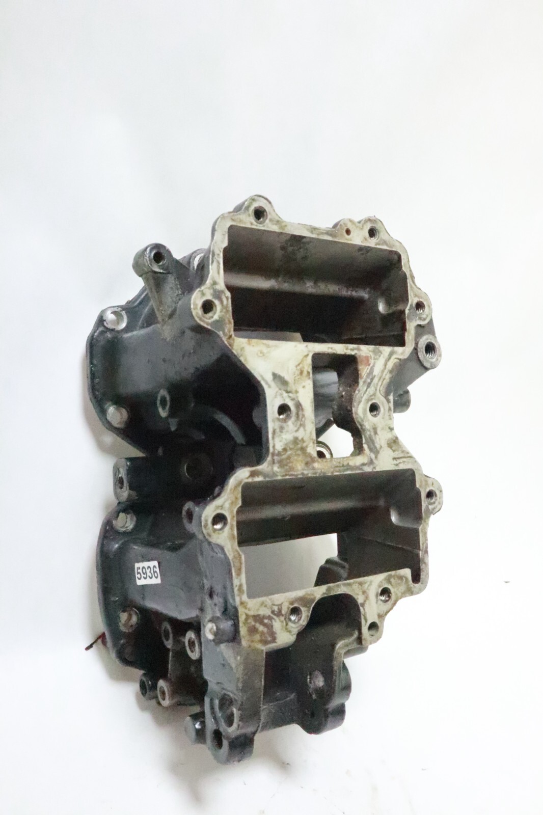 1989-1992 Evinrude Johnson 40 50 hp Cylinder Block Crank Case intake side