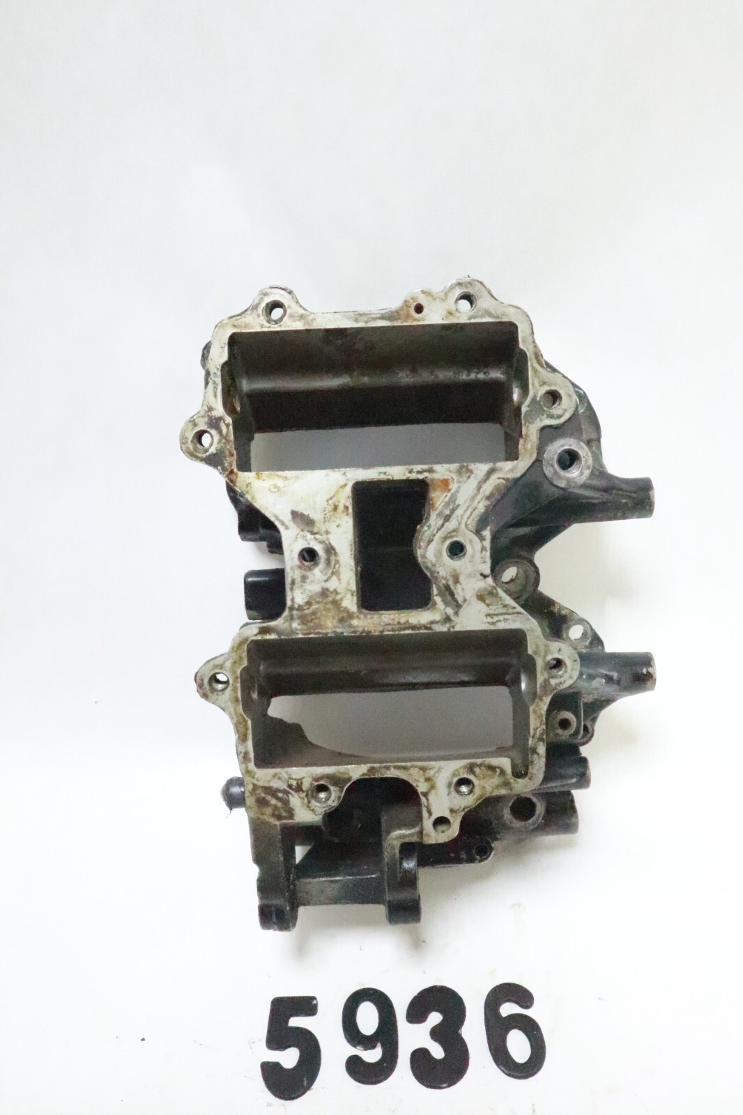 1989-1992 Evinrude Johnson 40 50 hp Cylinder Block Crank Case intake side - Image 2