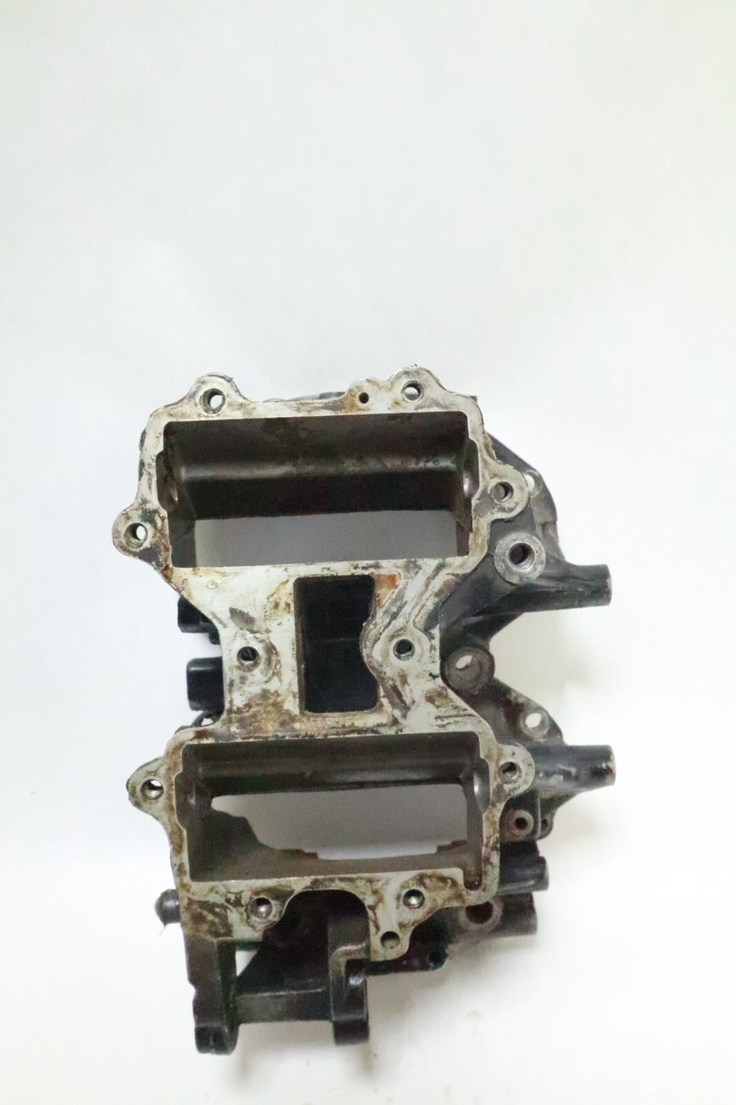 1989-1992 Evinrude Johnson 40 50 hp Cylinder Block Crank Case intake side - Image 3