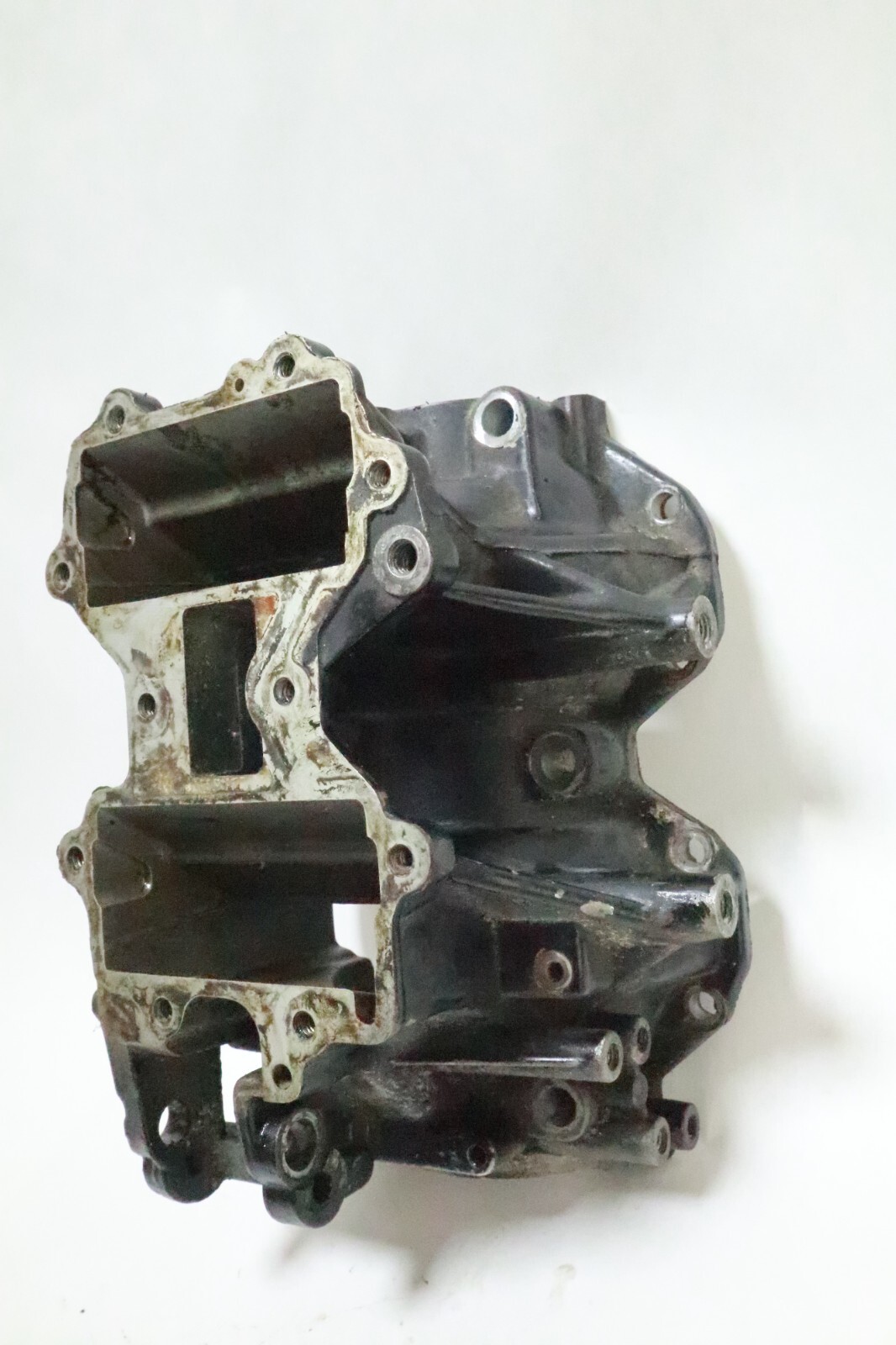 1989-1992 Evinrude Johnson 40 50 hp Cylinder Block Crank Case intake side - Image 4