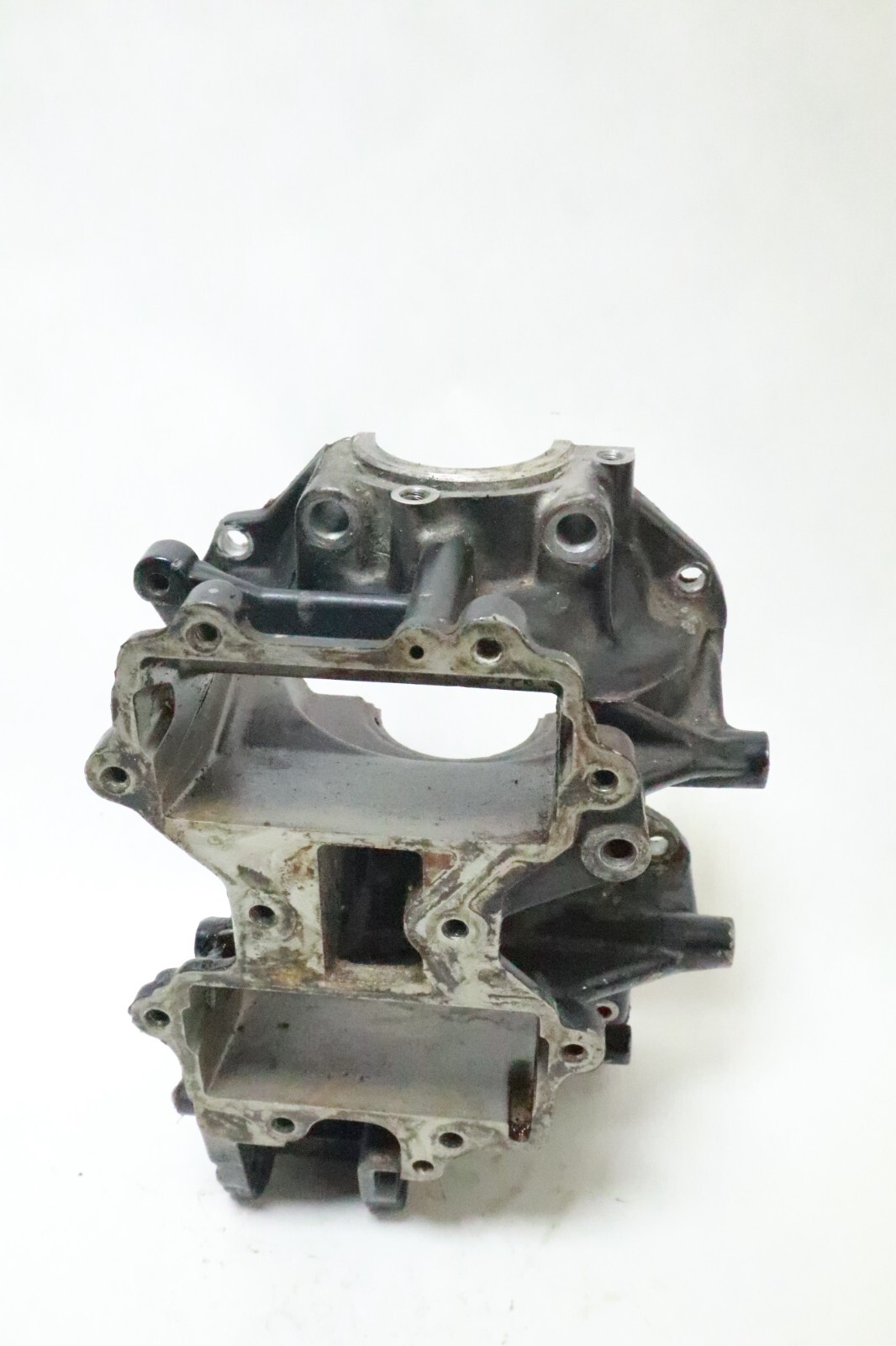1989-1992 Evinrude Johnson 40 50 hp Cylinder Block Crank Case intake side - Image 5