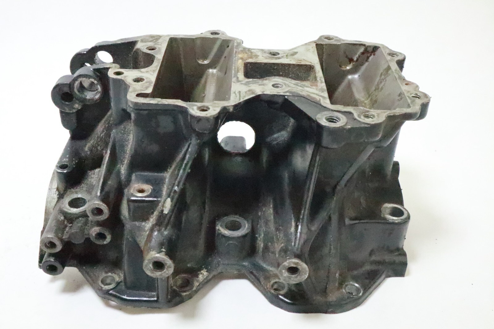 1989-1992 Evinrude Johnson 40 50 hp Cylinder Block Crank Case intake side - Image 6