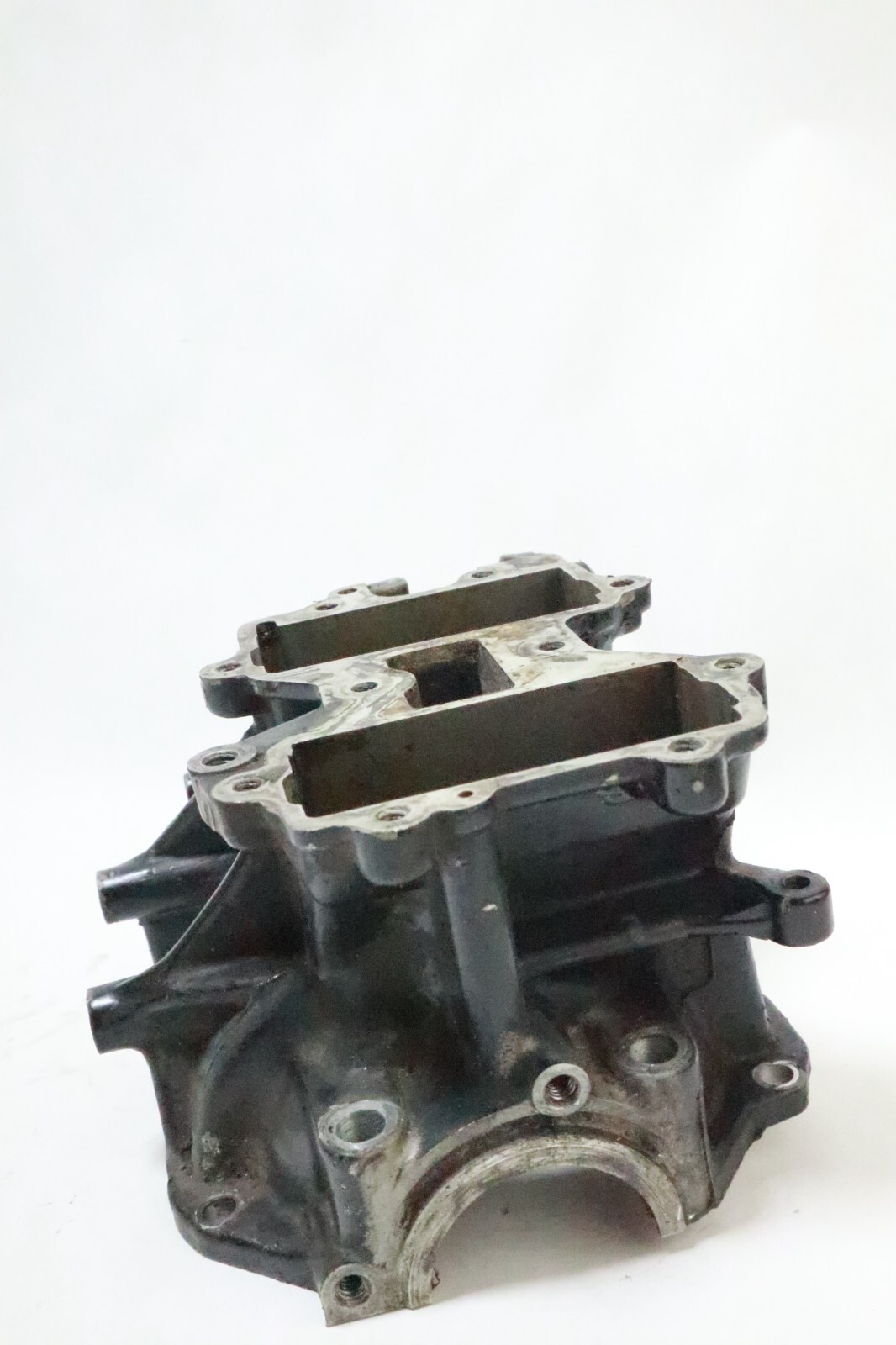 1989-1992 Evinrude Johnson 40 50 hp Cylinder Block Crank Case intake side - Image 7