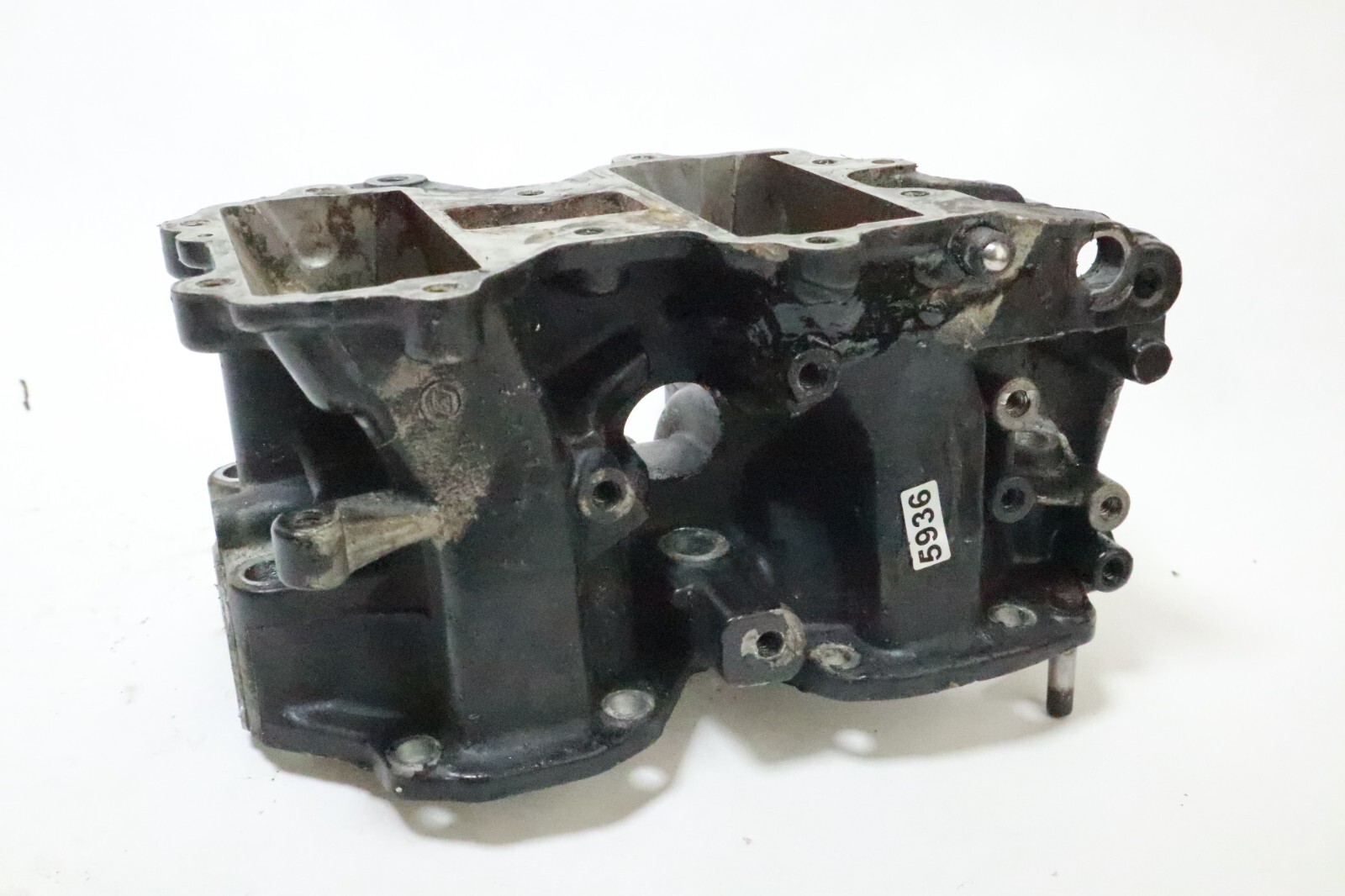 1989-1992 Evinrude Johnson 40 50 hp Cylinder Block Crank Case intake side - Image 8