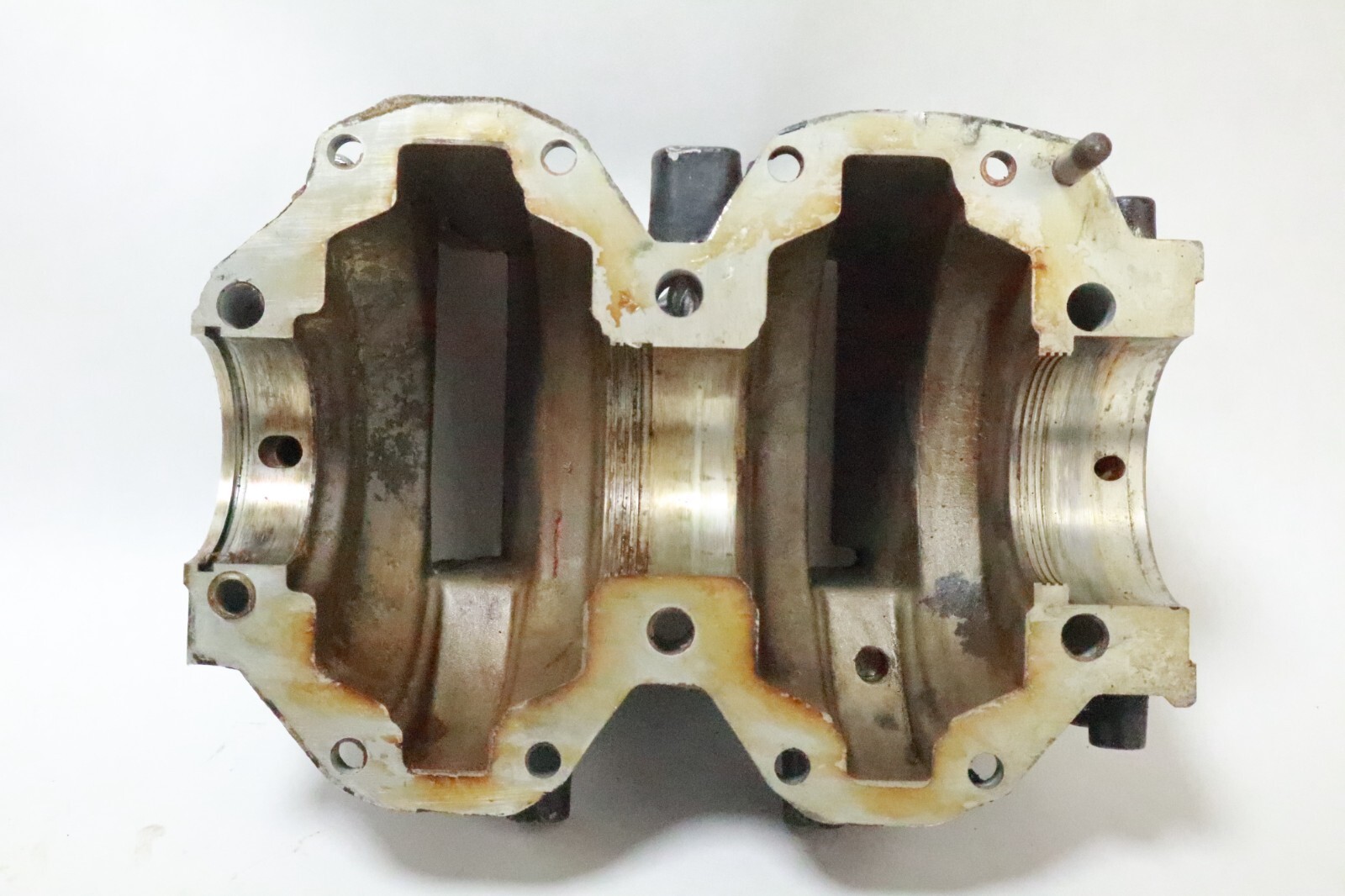 1989-1992 Evinrude Johnson 40 50 hp Cylinder Block Crank Case intake side - Image 9