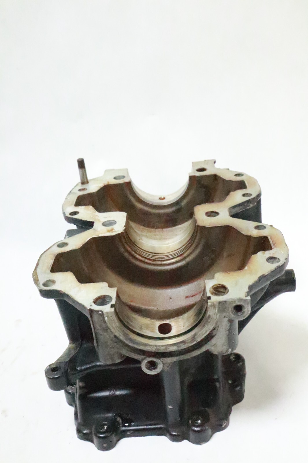 1989-1992 Evinrude Johnson 40 50 hp Cylinder Block Crank Case intake side - Image 10