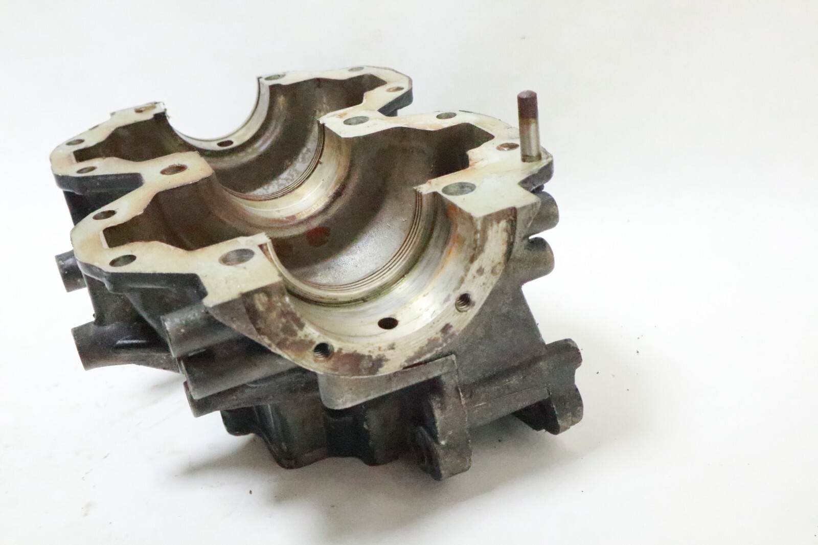 1989-1992 Evinrude Johnson 40 50 hp Cylinder Block Crank Case intake side - Image 12