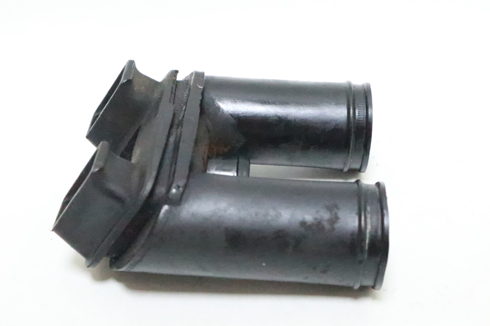 0439953 Evinrude Johnson 90-17 Hp Outboard Exhaust Relief Grommet & Insert - Image 4