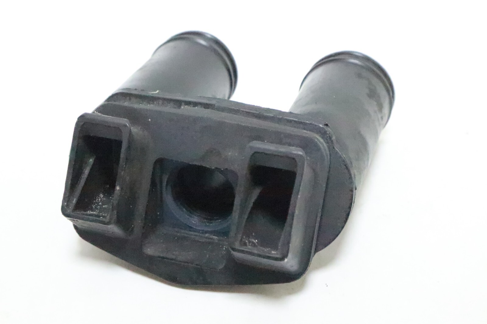 0439953 Evinrude Johnson 90-17 Hp Outboard Exhaust Relief Grommet & Insert - Image 5