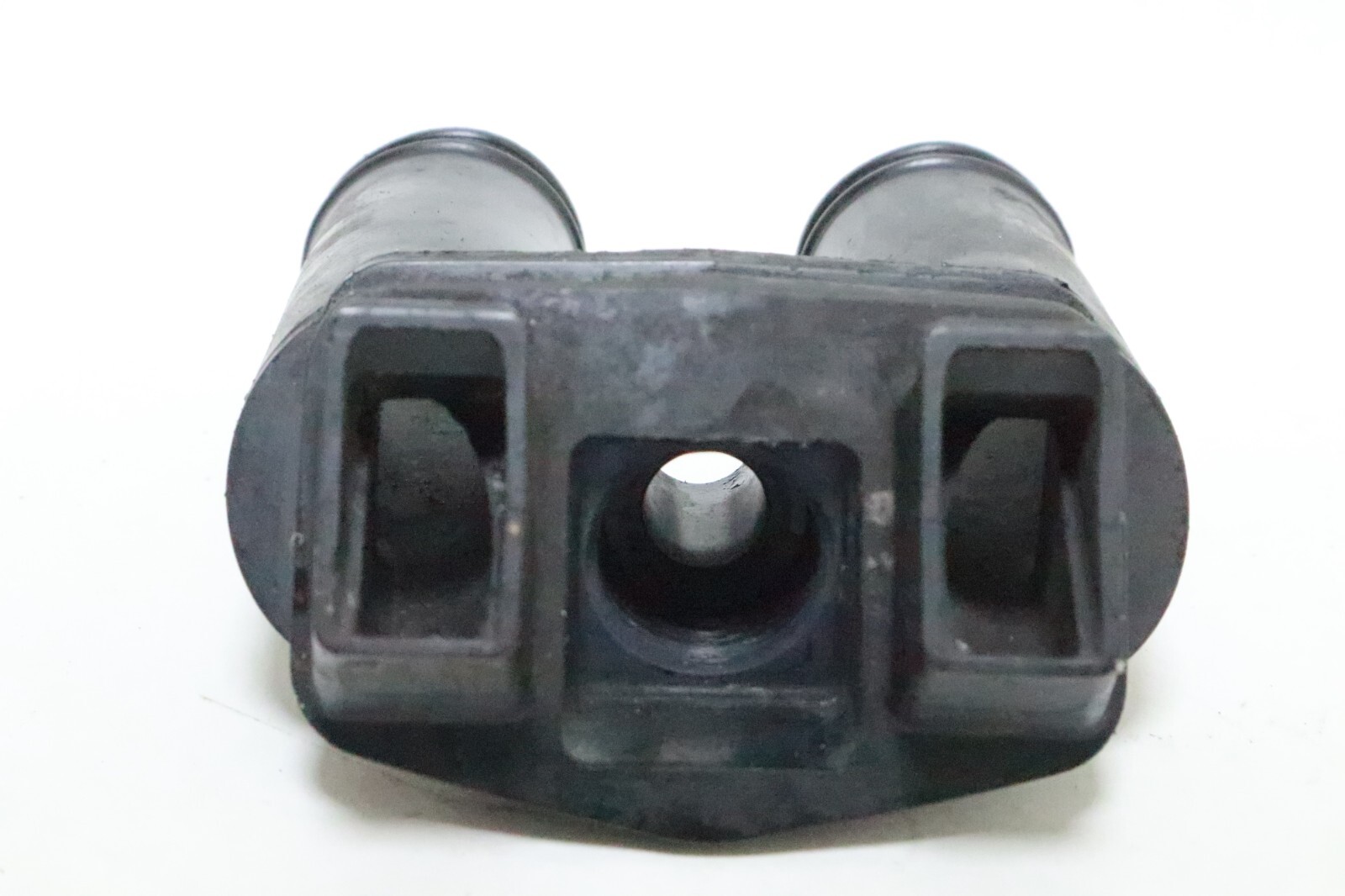 0439953 Evinrude Johnson 90-17 Hp Outboard Exhaust Relief Grommet & Insert - Image 6
