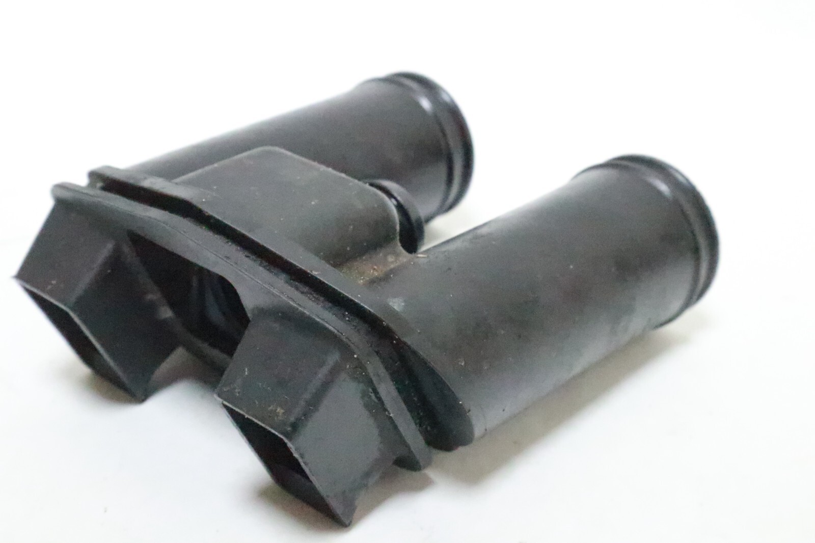 0439953 Evinrude Johnson 90-17 Hp Outboard Exhaust Relief Grommet & Insert - Image 12