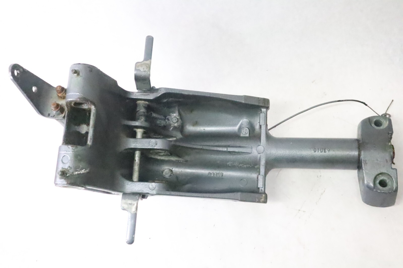 2000-2003 YAMAHA 50 hp SWIVEL & STEERING BRACKET #63D-43311-12-4D - Image 4