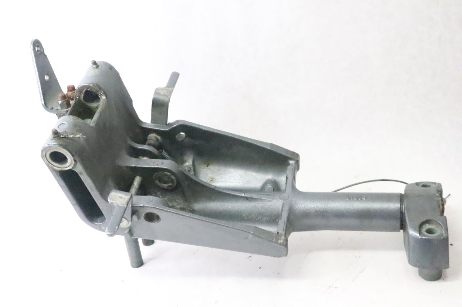2000-2003 YAMAHA 50 hp SWIVEL & STEERING BRACKET #63D-43311-12-4D - Image 5